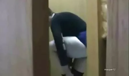 இந்த ponytailed பொன்னிற எடுக்கும் ஒரு பொல்லாத அவளது அழகான trahautsya தோண்டுதல்