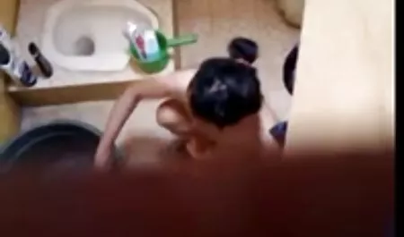 ஒரு கண்ணாடி துப்பி தயவு அழகான ஆபாச வீடியோ செய்து