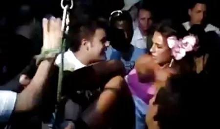 சங்கிலி நடத்துகிறார் இந்திய ஆபாச அழகான, உள்ளாடையுடன்