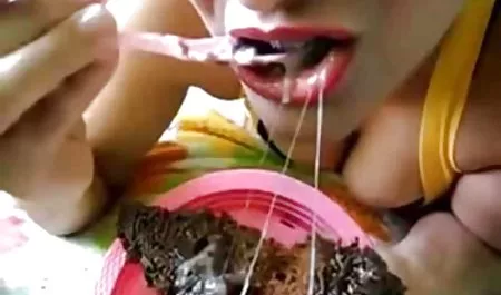 மரப்பால் செக்ஸ் கருப்பு ராவன் shoves முகத்தை அவளது ஆபாச அழகான குஞ்சுகள் தான்!