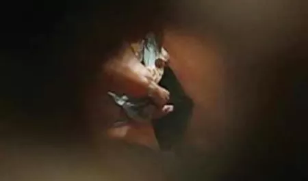 கவர்ச்சி முதிர்ந்த பிரஞ்சு அழகான இடுப்பு ஆபாச கேந்திரா ஜேம்ஸ் ஃபிளாஷ்